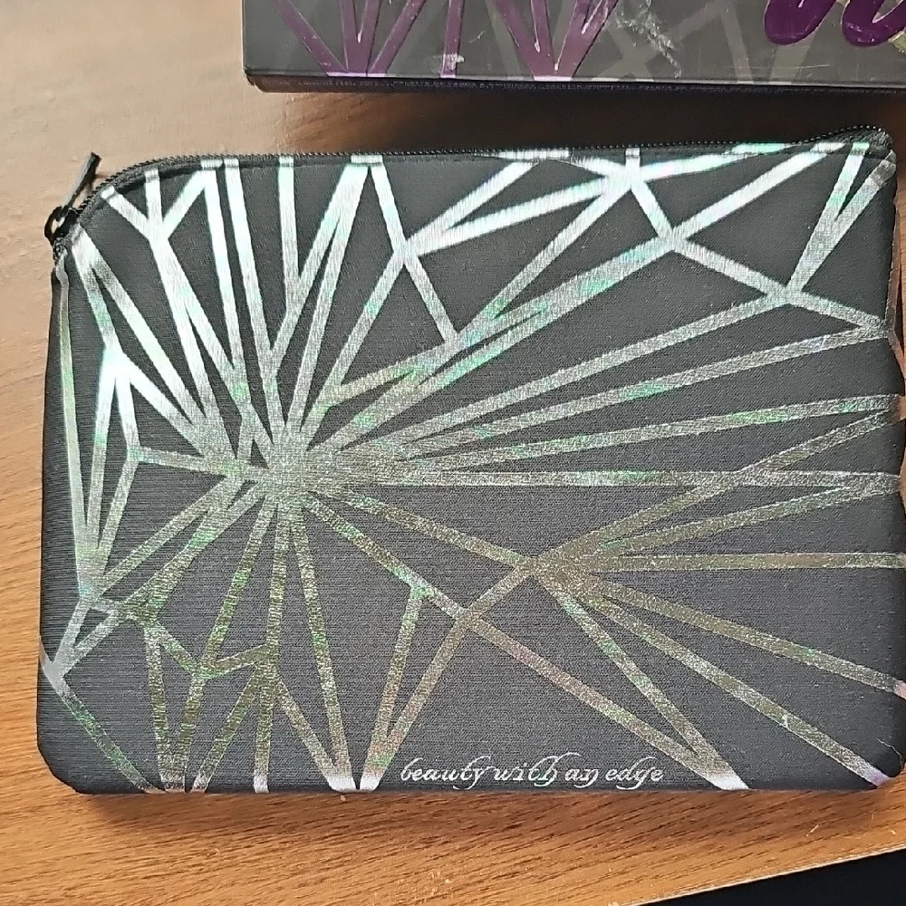 NIB Urban Decay Vice Eyeshadow Palette 4 with Cosmetic Bag & Brush Discontinued